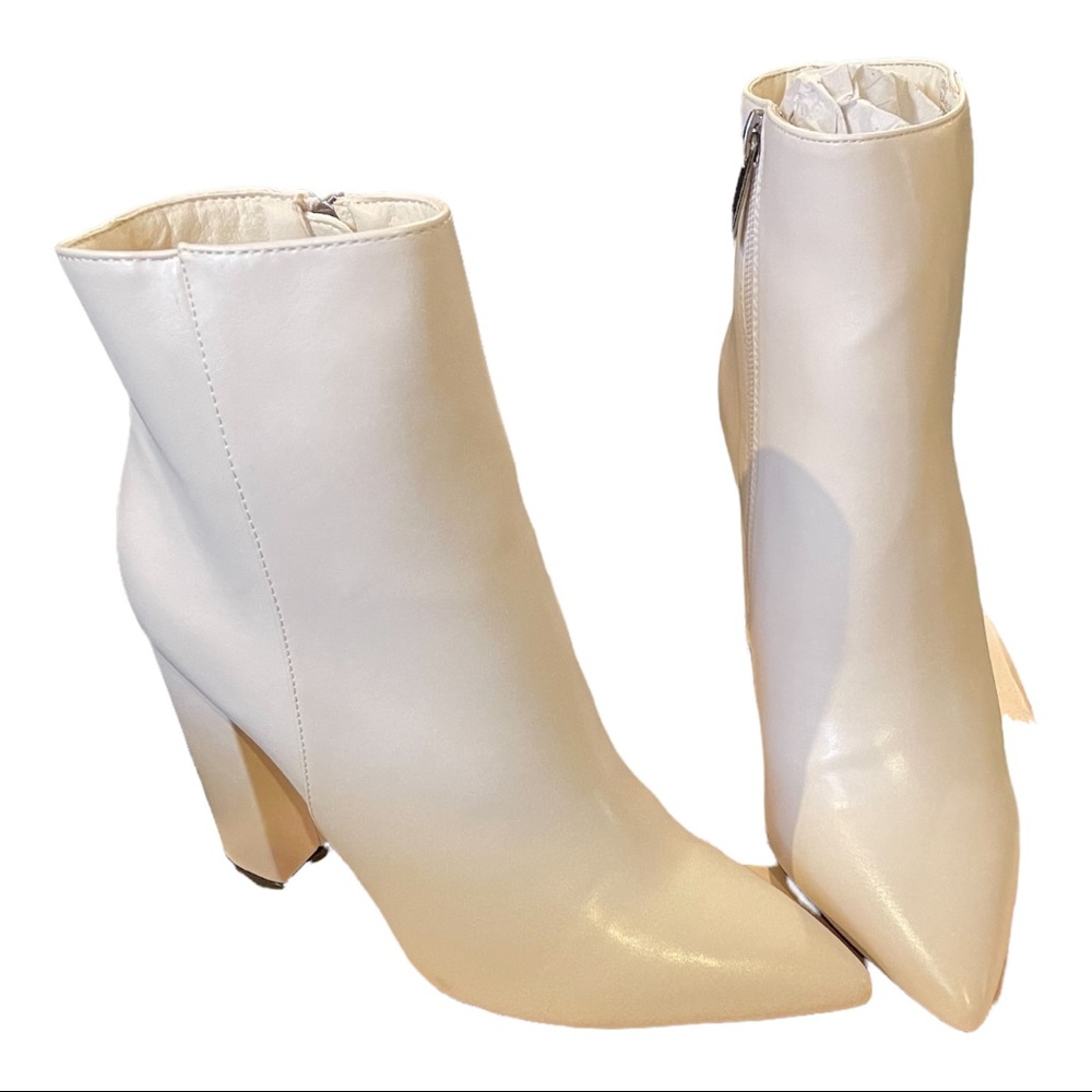 White heel boot
